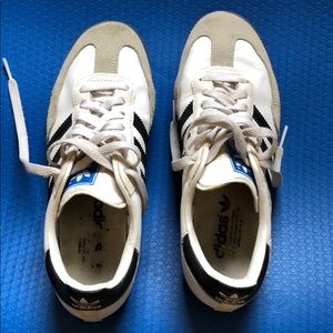 Adidas S A M B A in white